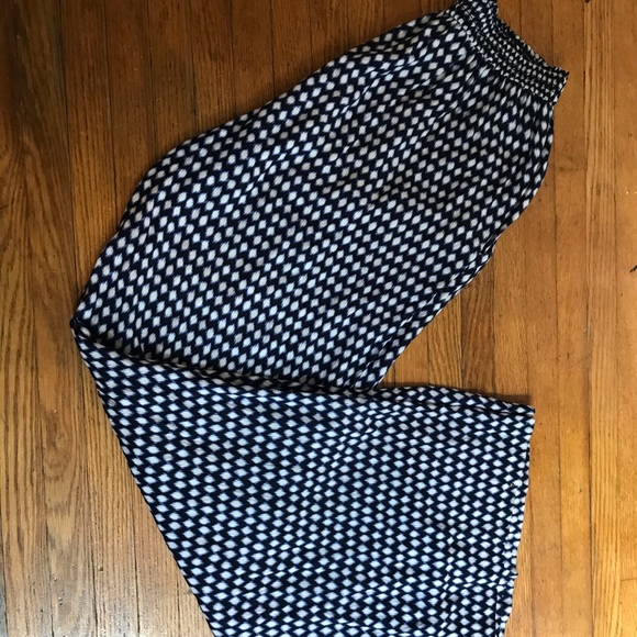 Wide legged flowy pants - Picture 2 of 3